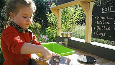 Fun and cooking in the play kitchen for outside