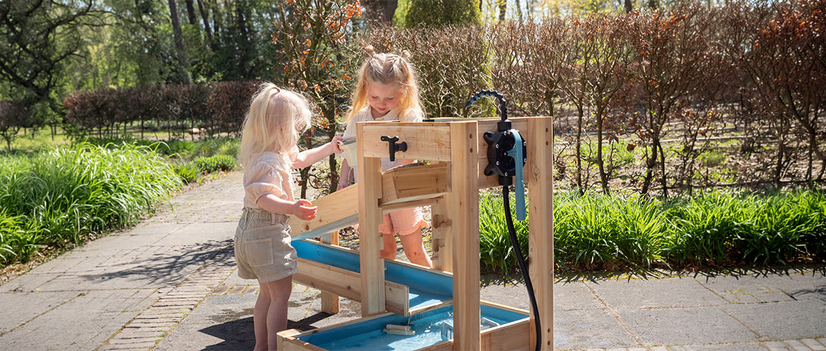 AquaFlow EXIT: pista de agua para jugar en el jard&iacute;n