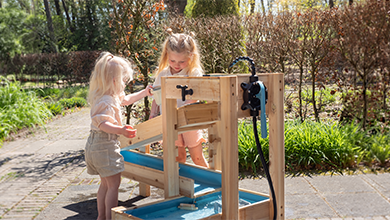 AquaFlow EXIT: pista de agua para jugar en el jard&iacute;n
