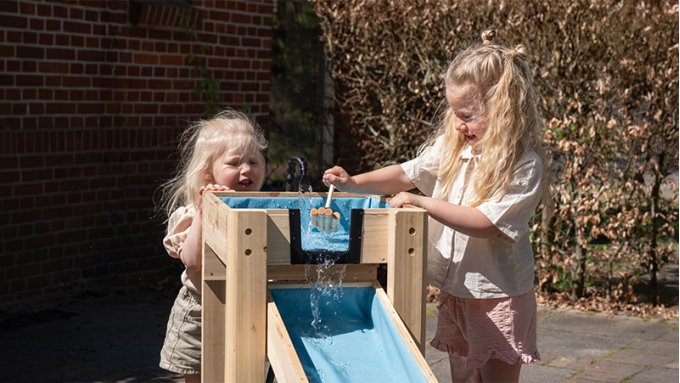 AquaFlow EXIT: pista de agua para jugar en el jard&iacute;n